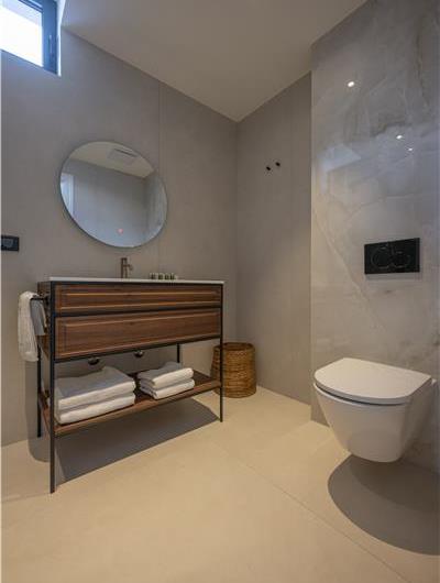 Selection of 5 bedroom seafront villas with pool on Ciovo near Trogir, sleeps 10