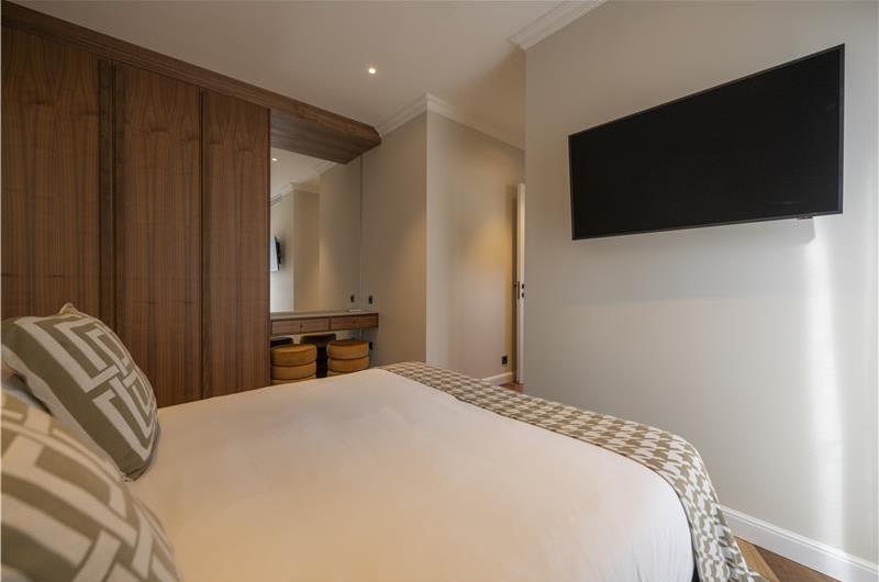 Selection of 5 bedroom seafront villas with pool on Ciovo near Trogir, sleeps 10