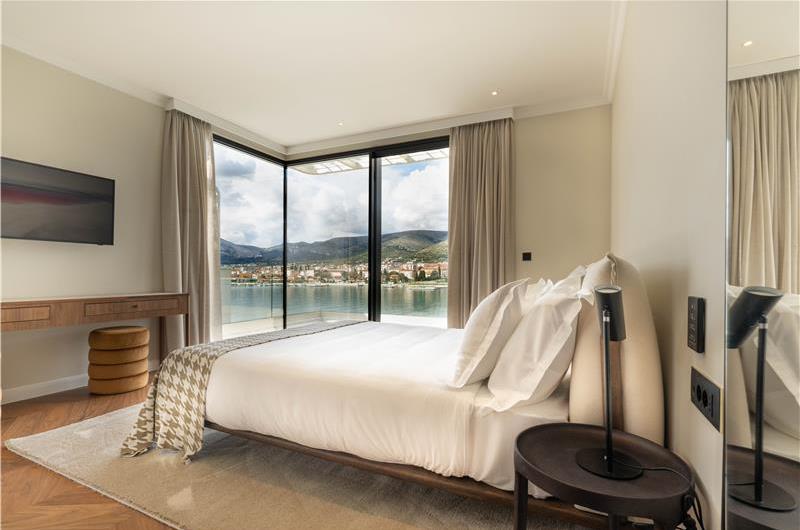 Selection of 5 bedroom seafront villas with pool on Ciovo near Trogir, sleeps 10