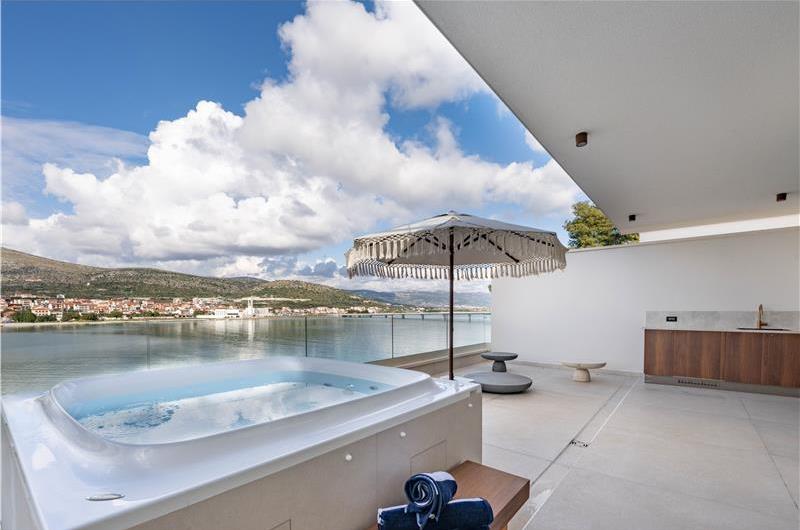 Selection of 5 bedroom seafront villas with pool on Ciovo near Trogir, sleeps 10