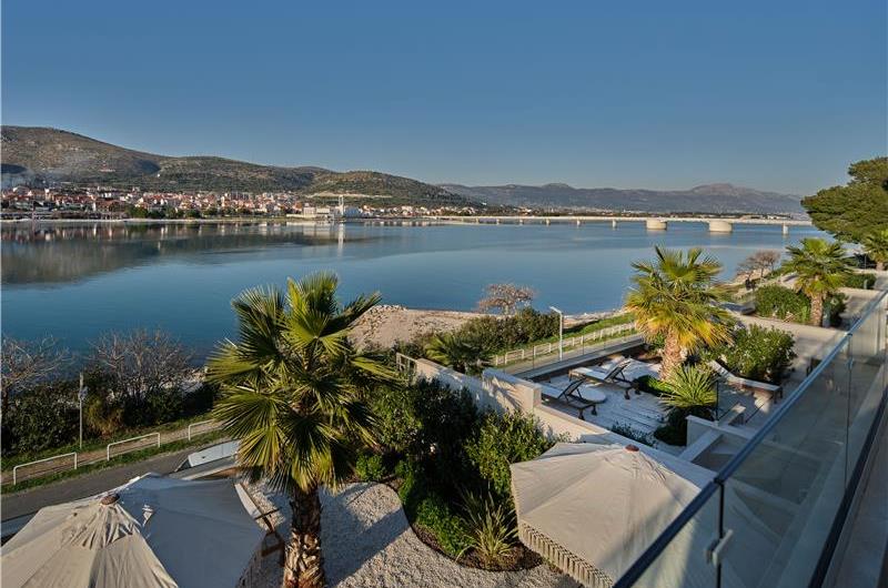 Selection of 5 bedroom seafront villas with pool on Ciovo near Trogir, sleeps 10