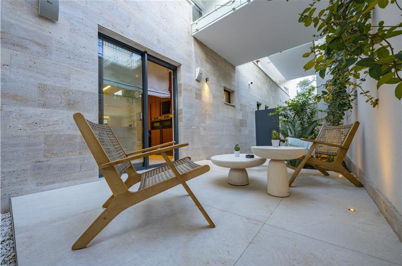 Selection of 5 bedroom seafront villas with pool on Ciovo near Trogir, sleeps 10