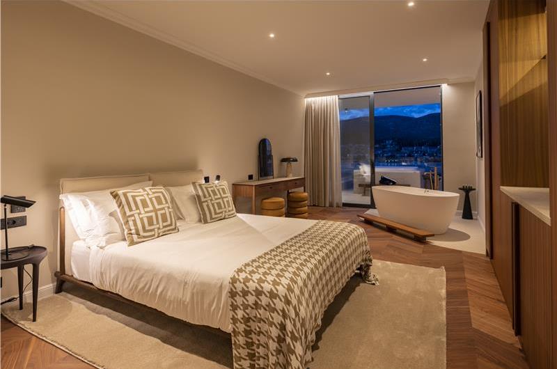 Selection of 5 bedroom seafront villas with pool on Ciovo near Trogir, sleeps 10