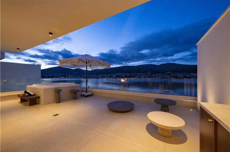 Selection of 5 bedroom seafront villas with pool on Ciovo near Trogir, sleeps 10