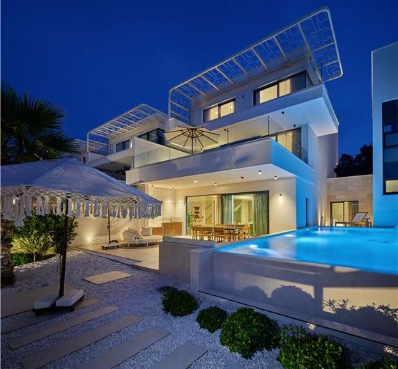 Selection of 5 bedroom seafront villas with pool on Ciovo near Trogir, sleeps 10