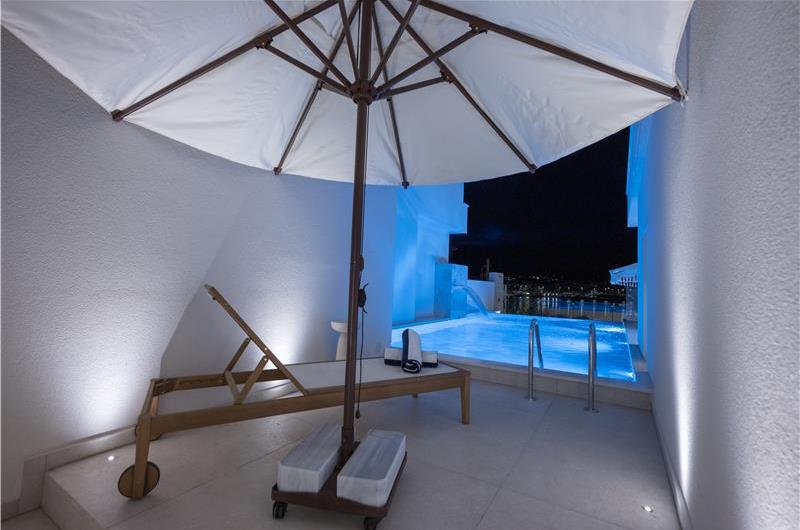 Selection of 5 bedroom seafront villas with pool on Ciovo near Trogir, sleeps 10
