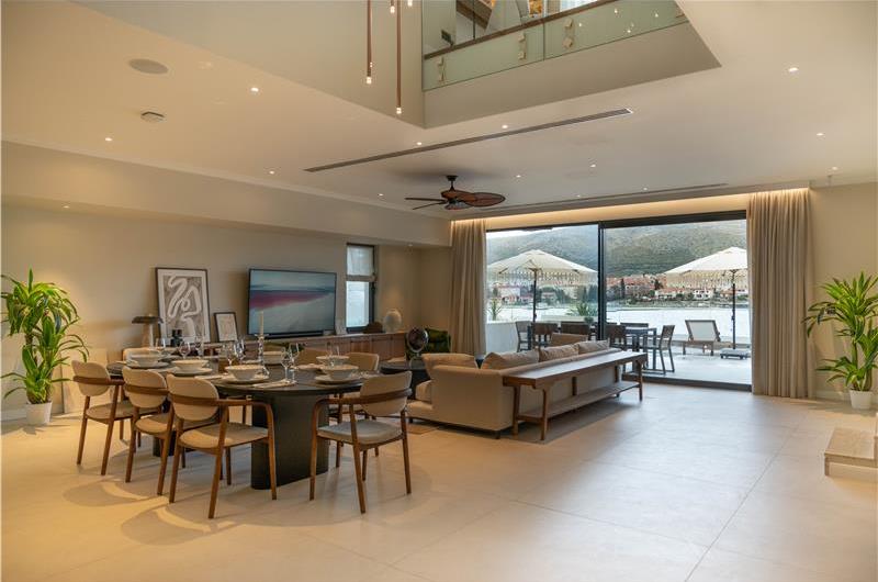 Selection of 5 bedroom seafront villas with pool on Ciovo near Trogir, sleeps 10