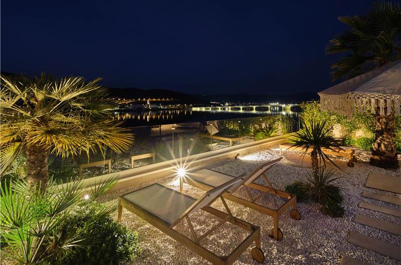 Selection of 5 bedroom seafront villas with pool on Ciovo near Trogir, sleeps 10