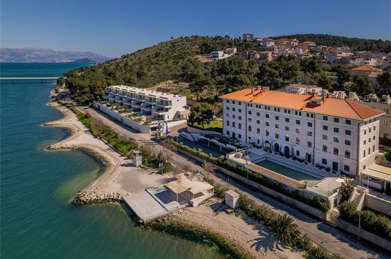 Selection of 5 bedroom seafront villas with pool on Ciovo near Trogir, sleeps 10