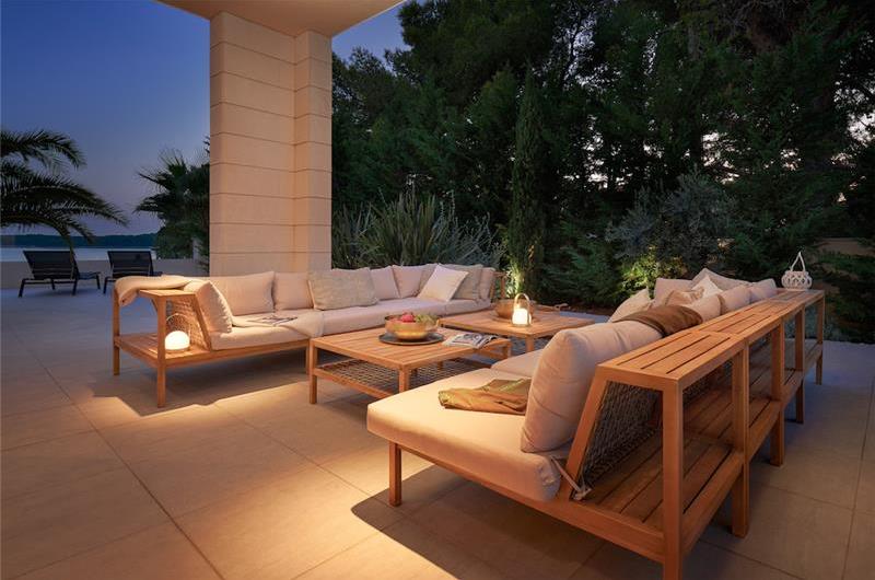 5 bedroom villa with infinity pool and sea views Hvar Town, sleeps 10