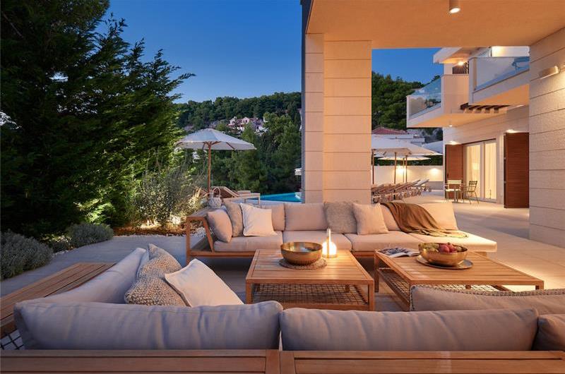5 bedroom villa with infinity pool and sea views Hvar Town, sleeps 10