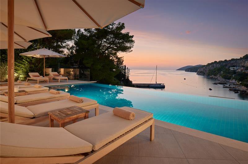 5 bedroom villa with infinity pool and sea views Hvar Town, sleeps 10