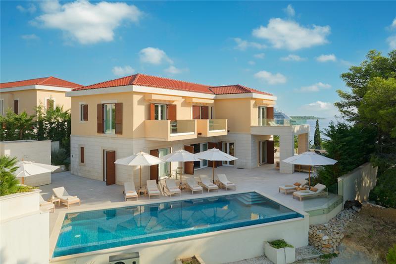 Beachfront villa in Hvar Town, photograph 1
