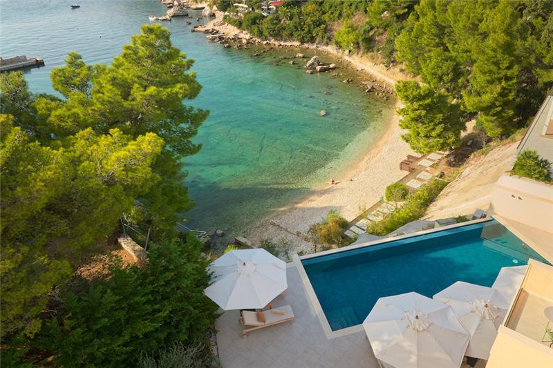 Beachfront villa in Hvar Town, photograph 2
