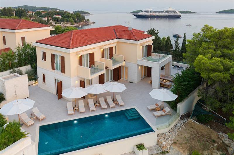 5 bedroom villa with infinity pool and sea views Hvar Town, sleeps 10