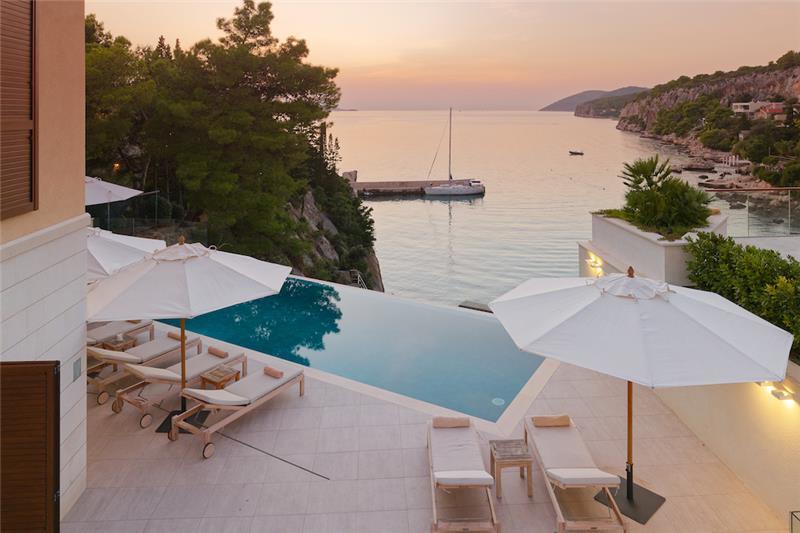 Beachfront villa in Hvar Town, photograph 22