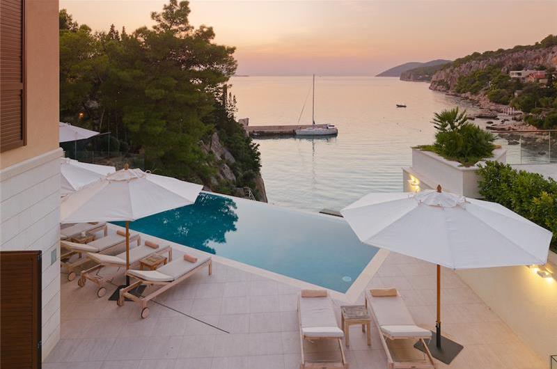 5 bedroom villa with infinity pool and sea views Hvar Town, sleeps 10
