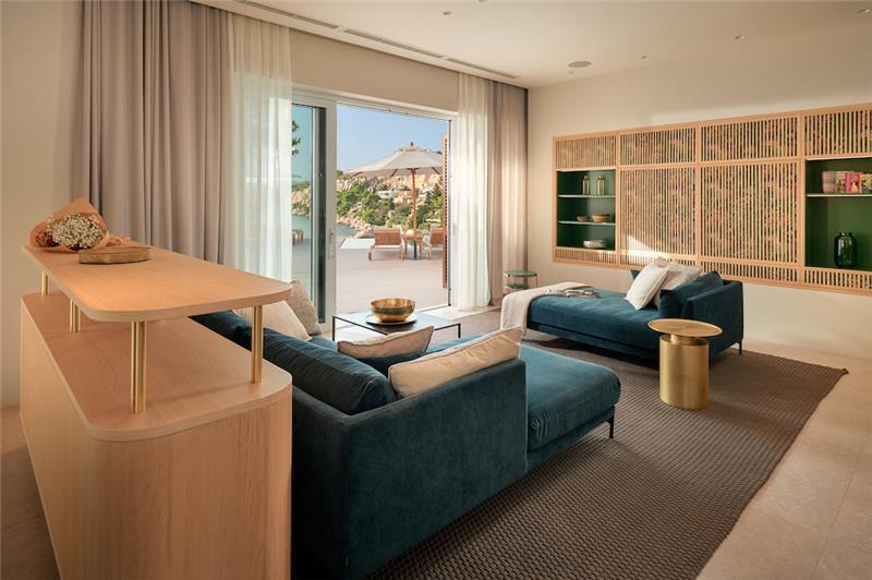 Beachfront villa in Hvar Town, photograph 6