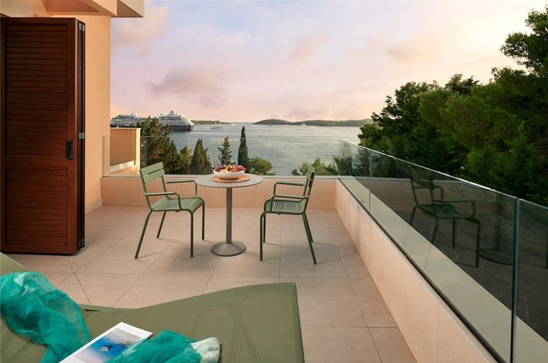 5 bedroom villa with infinity pool and sea views Hvar Town, sleeps 10