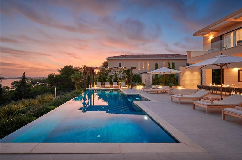 5 bedroom villa with infinity pool and sea views Hvar Town, sleeps 10
