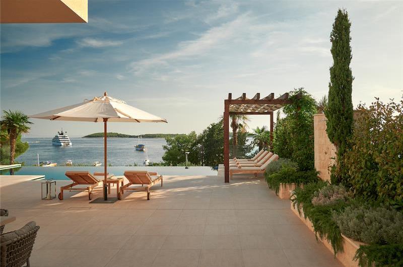 5 bedroom villa with infinity pool and sea views Hvar Town, sleeps 10