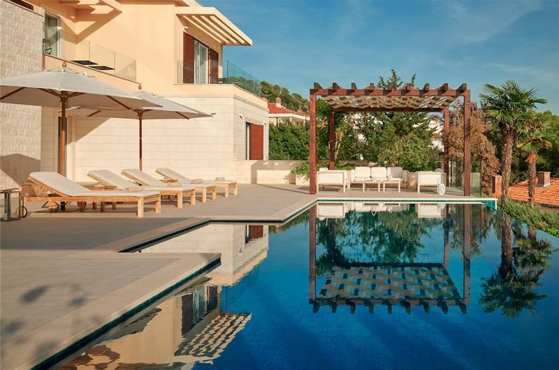 5 bedroom villa with infinity pool and sea views Hvar Town, sleeps 10