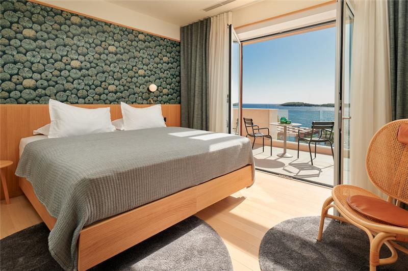 Beachfront villa in Hvar Town, photograph 26