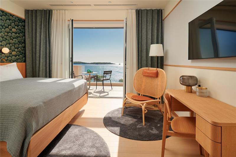 Beachfront villa in Hvar Town, photograph 25