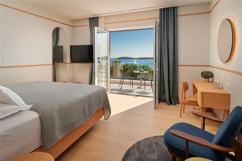 Beachfront villa in Hvar Town, photograph 15