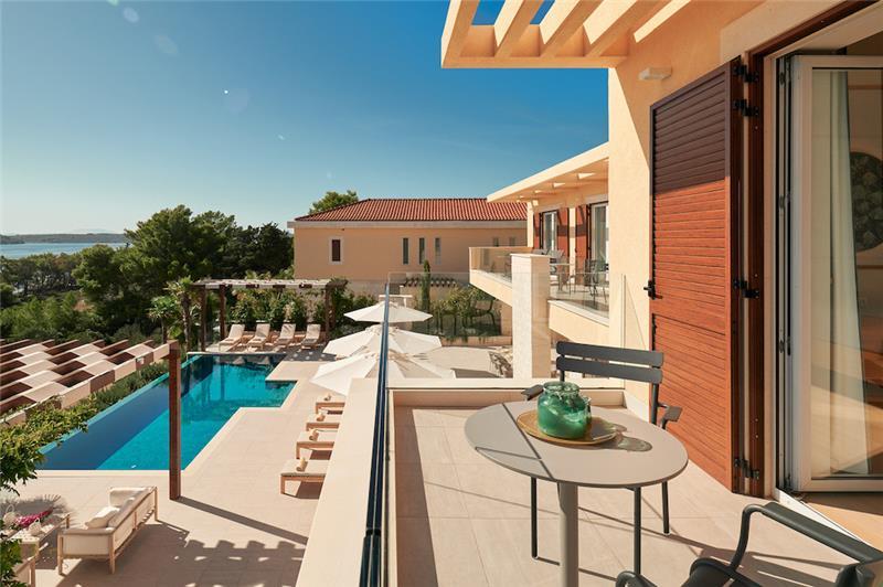 Beachfront villa in Hvar Town, photograph 24