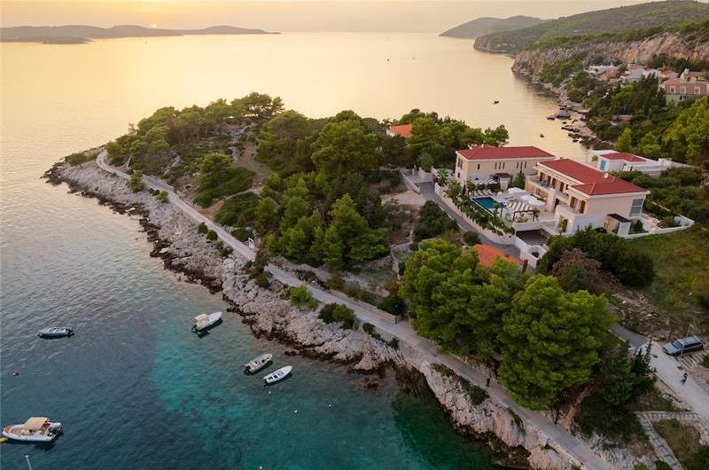 5 bedroom villa with infinity pool and sea views Hvar Town, sleeps 10