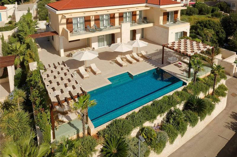 5 bedroom villa with infinity pool and sea views Hvar Town, sleeps 10