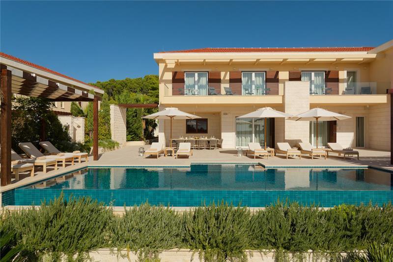 Beachfront villa in Hvar Town, photograph 2