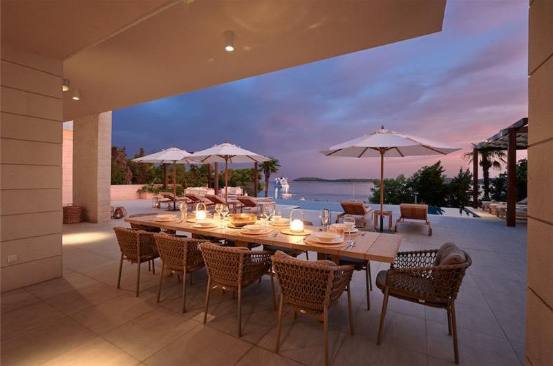 5 bedroom villa with infinity pool and sea views Hvar Town, sleeps 10