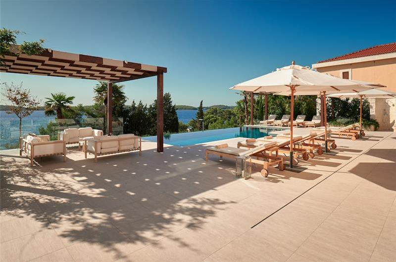 5 bedroom villa with infinity pool and sea views Hvar Town, sleeps 10
