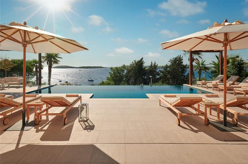 5 bedroom villa with infinity pool and sea views Hvar Town, sleeps 10