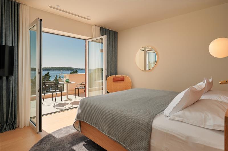 5 bedroom villa with infinity pool and sea views Hvar Town, sleeps 10