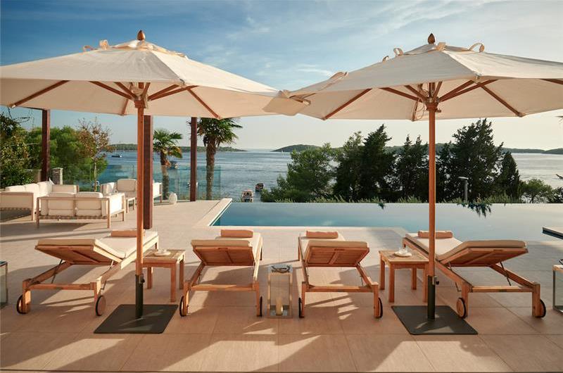 5 bedroom villa with infinity pool and sea views Hvar Town, sleeps 10