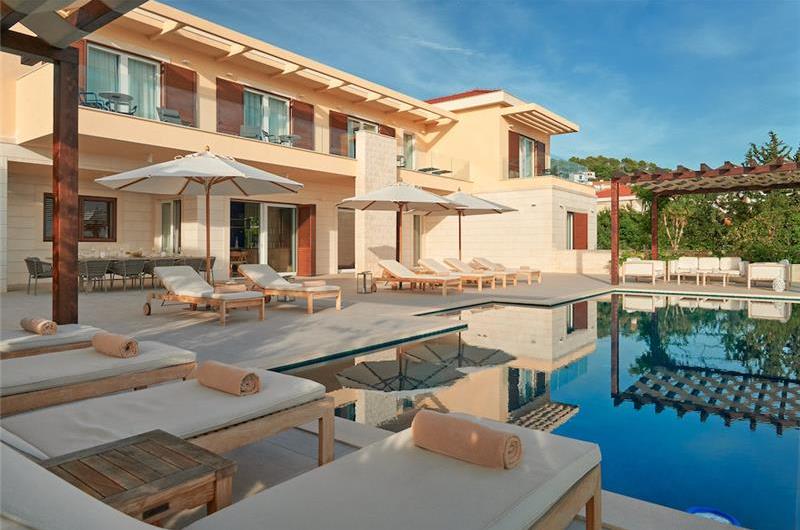 5 bedroom villa with infinity pool and sea views Hvar Town, sleeps 10