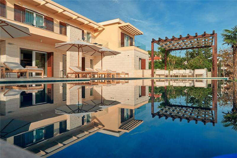 Beachfront villa in Hvar Town, photograph 1