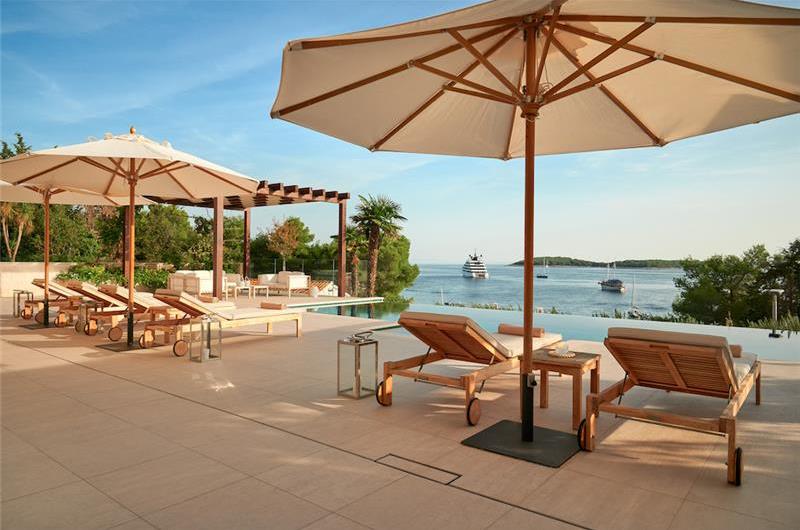 5 bedroom villa with infinity pool and sea views Hvar Town, sleeps 10
