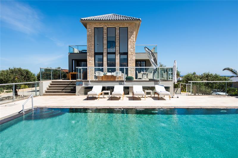 Sea-view villa in Chania, photograph 1