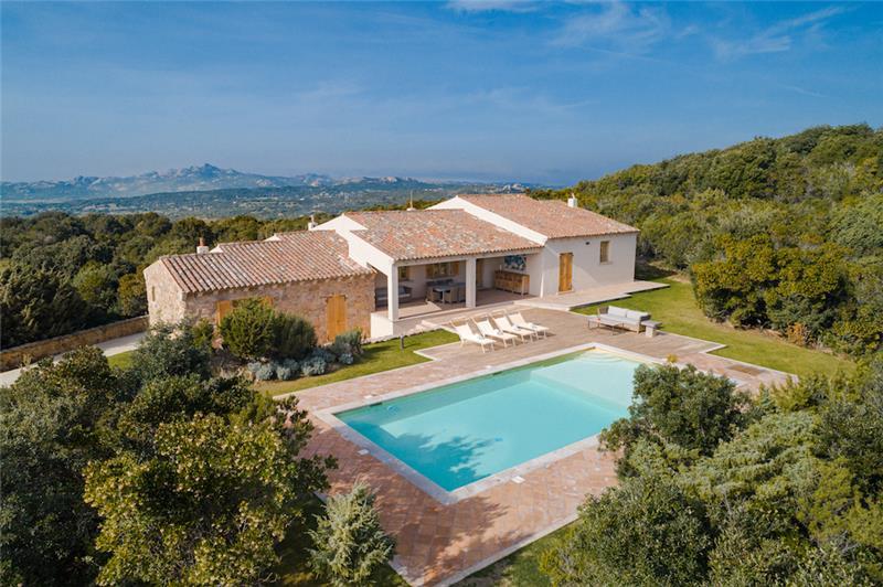 Sea-view villa in Porto Cervo, photograph 1
