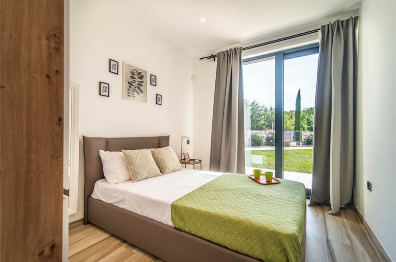 4 bedroom villa with pool near Pula, sleeps 8