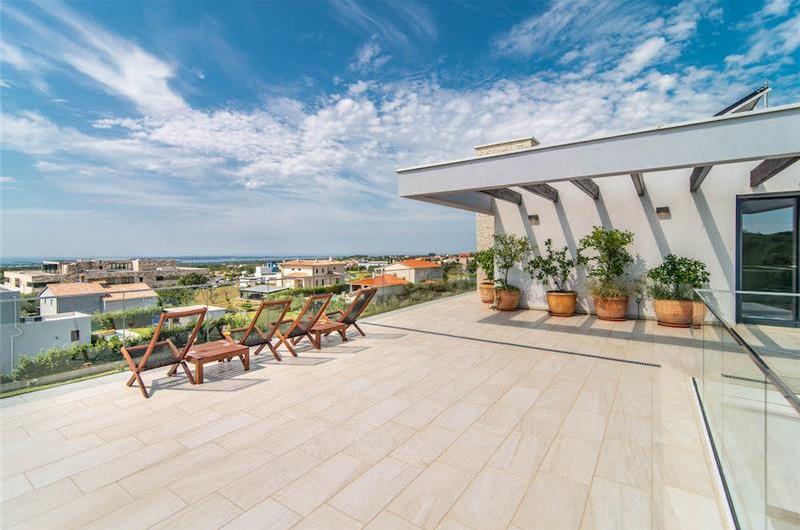 4 bedroom villa with pool near Pula, sleeps 8