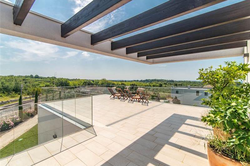 4 bedroom villa with pool near Pula, sleeps 8