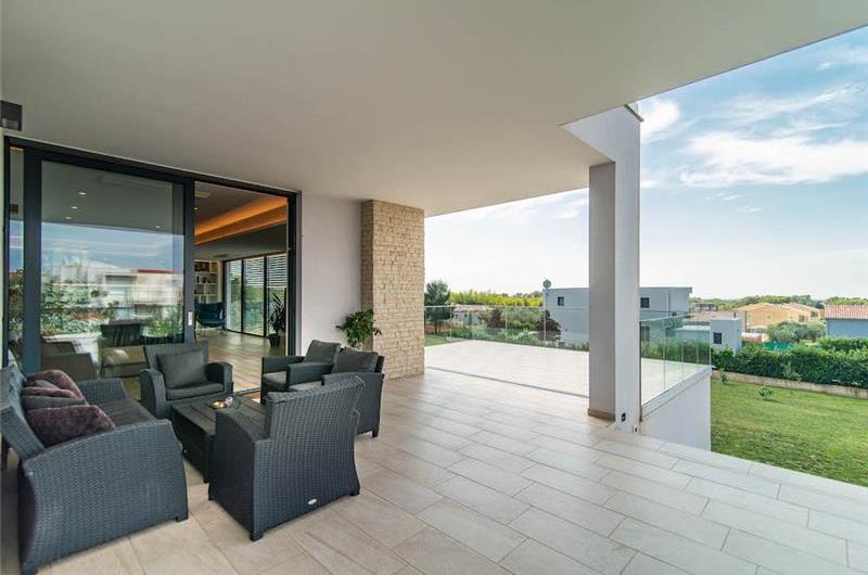 4 bedroom villa with pool near Pula, sleeps 8