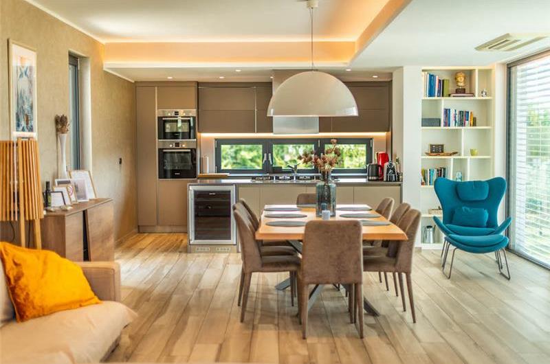 4 bedroom villa with pool near Pula, sleeps 8
