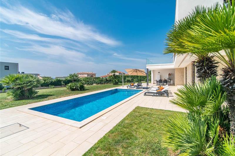 4 bedroom villa with pool near Pula, sleeps 8