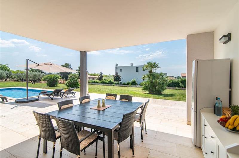 4 bedroom villa with pool near Pula, sleeps 8
